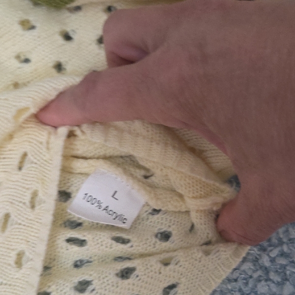 Cream and Green Star Knit Sweater - Picture 4 of 4